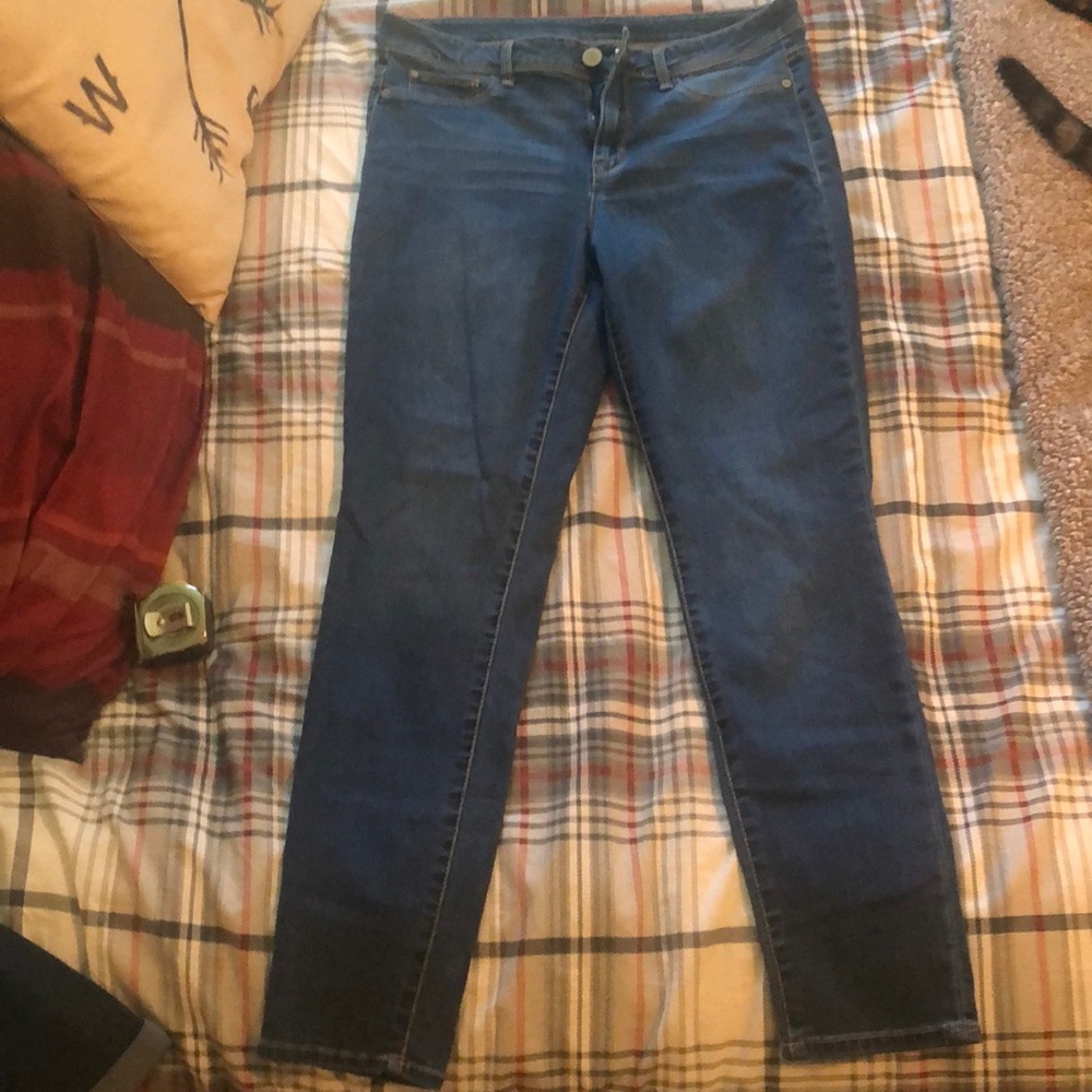 Hi rise jeggings.